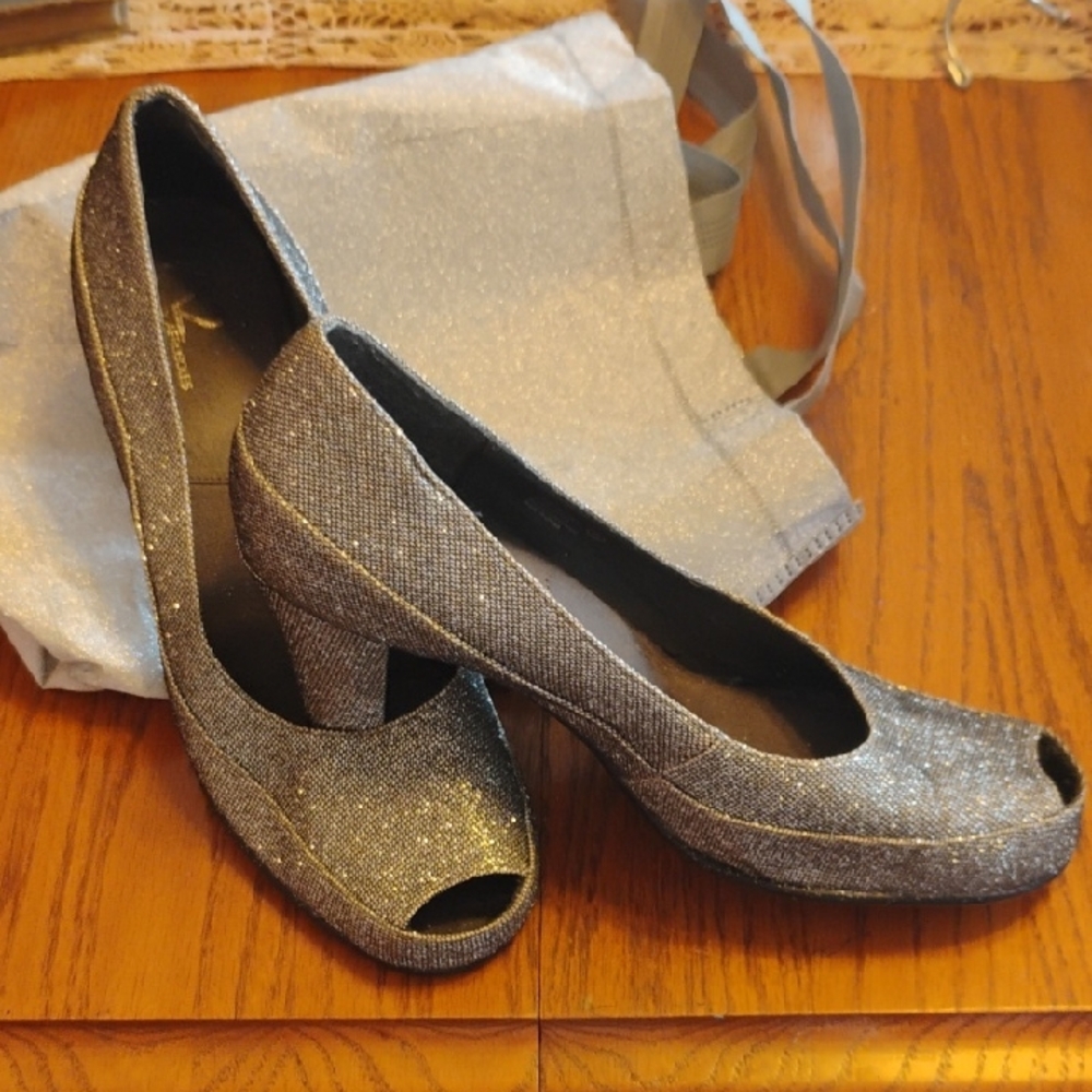 Aerosoles Elegant Silver Glitter Peep-Toe Heels W The Glitter Bag